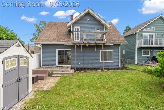 22482 Beach Street, Saint Clair Shores, MI 48081
