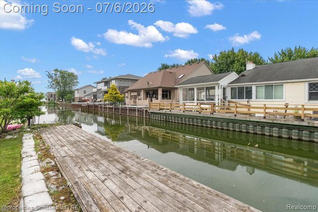 22482 Beach Street, Saint Clair Shores, MI 48081