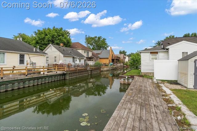 22482 Beach Street, Saint Clair Shores, MI 48081