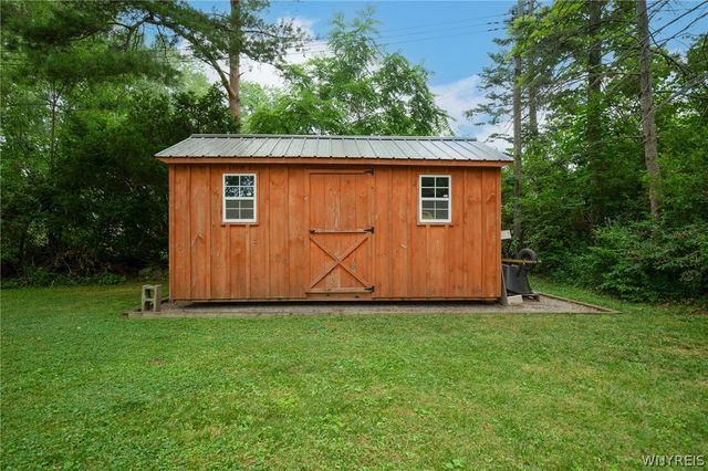 5633 Southside Drive, Boston, NY 14075