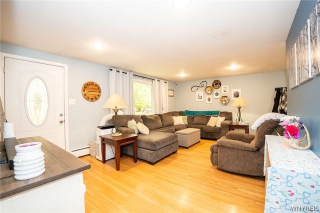5633 Southside Drive, Boston, NY 14075