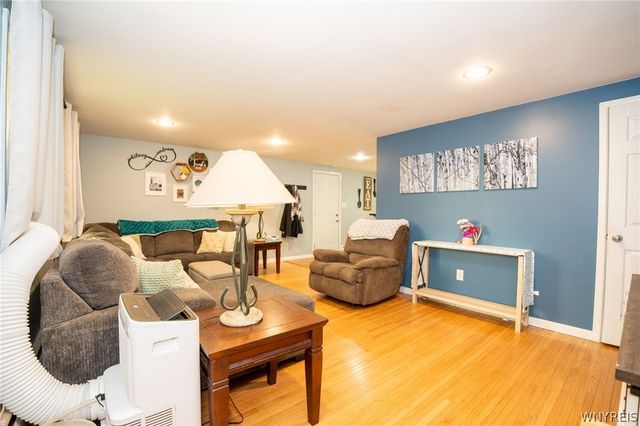 5633 Southside Drive, Boston, NY 14075