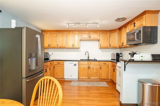 5633 Southside Drive, Boston, NY 14075