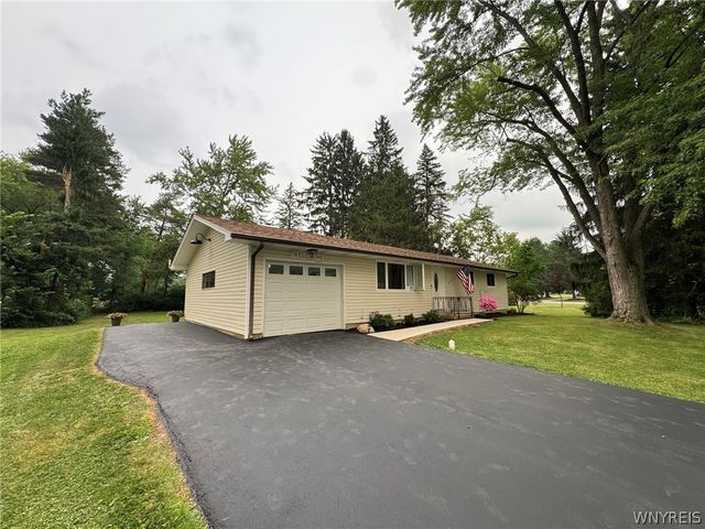 5633 Southside Drive, Boston, NY 14075