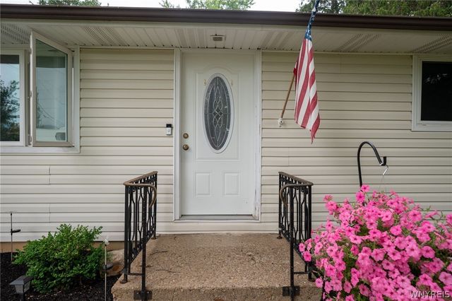 5633 Southside Drive, Boston, NY 14075