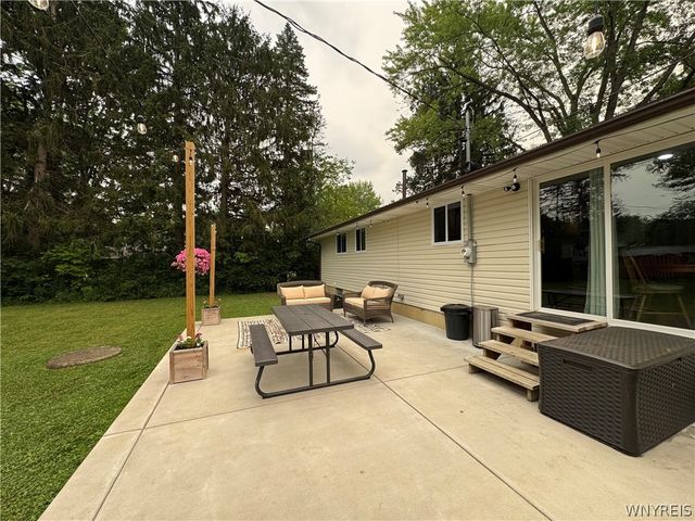 5633 Southside Drive, Boston, NY 14075