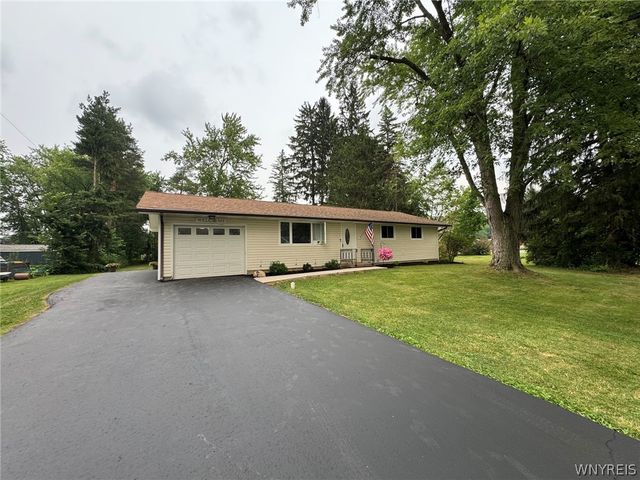 5633 Southside Drive, Boston, NY 14075