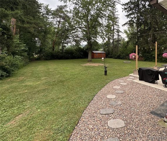 5633 Southside Drive, Boston, NY 14075