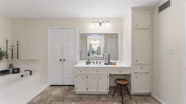 1415 River Oaks Drive, Huntsville, TX 77340