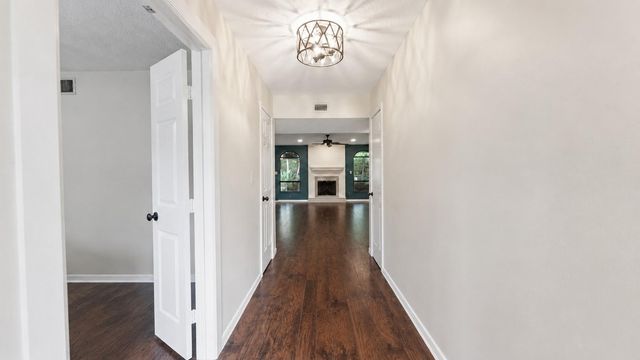 1415 River Oaks Drive, Huntsville, TX 77340