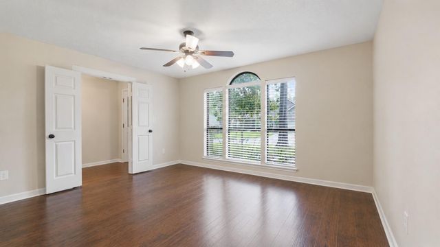 1415 River Oaks Drive, Huntsville, TX 77340