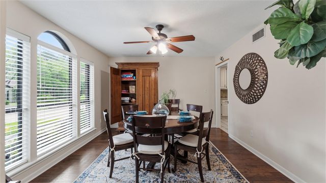 1415 River Oaks Drive, Huntsville, TX 77340