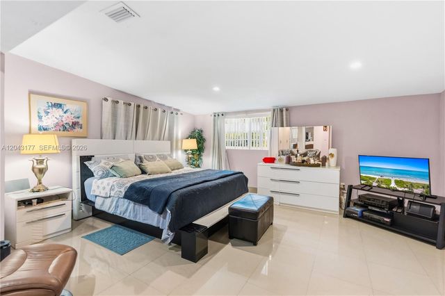 20400 NW 25th Ave, Miami Gardens, FL 33056
