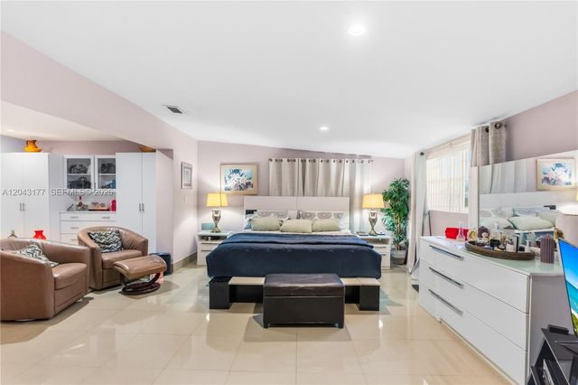 20400 NW 25th Ave, Miami Gardens, FL 33056