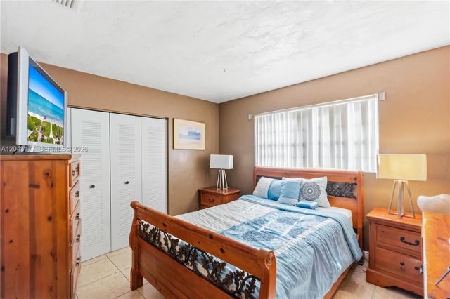 20400 NW 25th Ave, Miami Gardens, FL 33056
