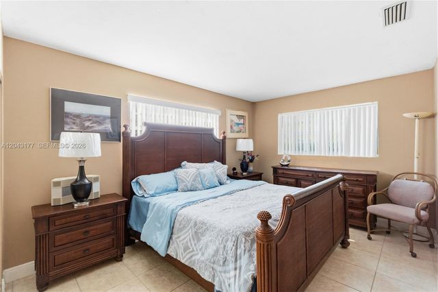 20400 NW 25th Ave, Miami Gardens, FL 33056