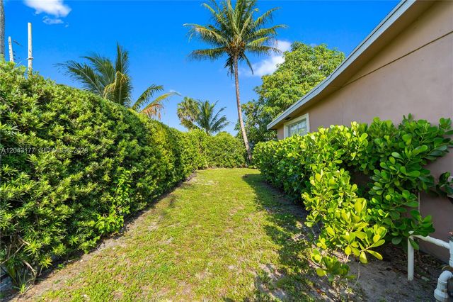 20400 NW 25th Ave, Miami Gardens, FL 33056