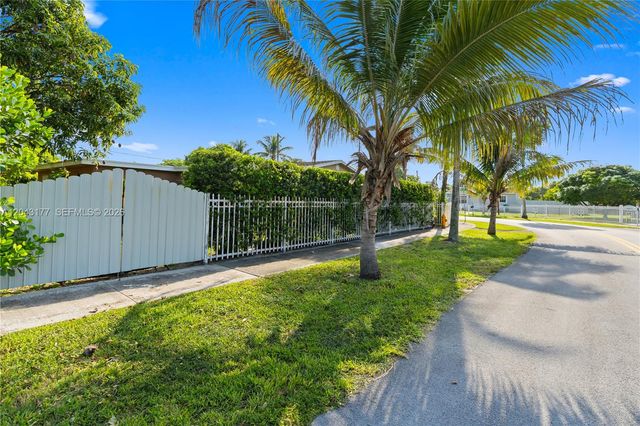 20400 NW 25th Ave, Miami Gardens, FL 33056