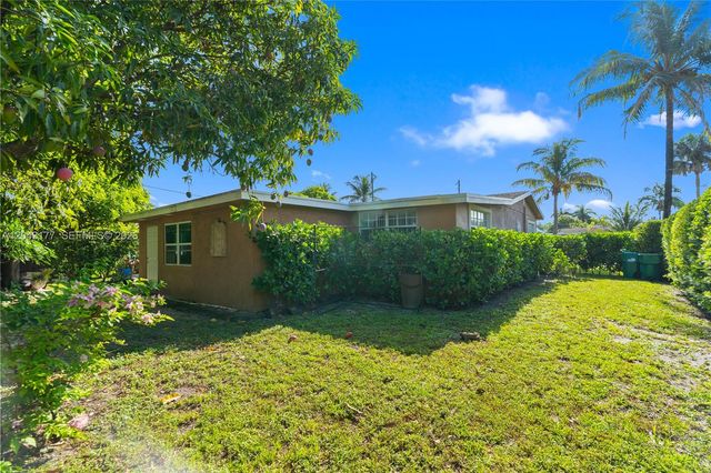 20400 NW 25th Ave, Miami Gardens, FL 33056