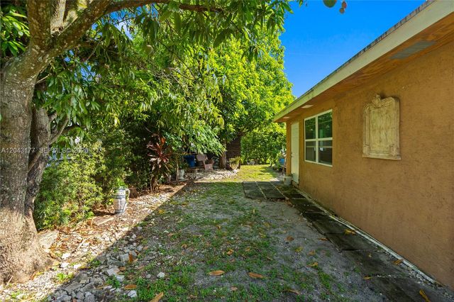 20400 NW 25th Ave, Miami Gardens, FL 33056