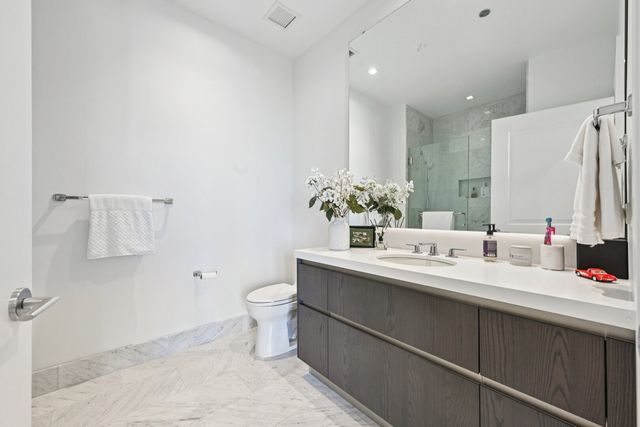 363 E Wacker Drive 2204, Chicago, IL 60601