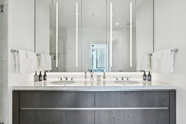 363 E Wacker Drive 2204, Chicago, IL 60601