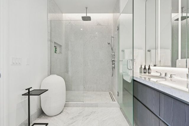 363 E Wacker Drive 2204, Chicago, IL 60601