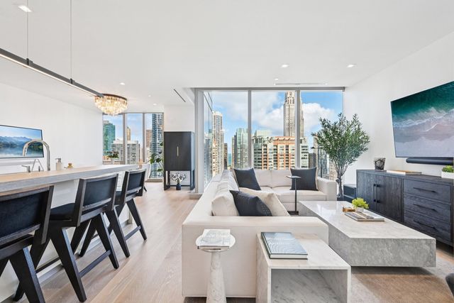 363 E Wacker Drive 2204, Chicago, IL 60601