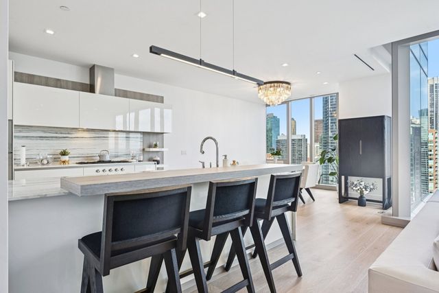 363 E Wacker Drive 2204, Chicago, IL 60601