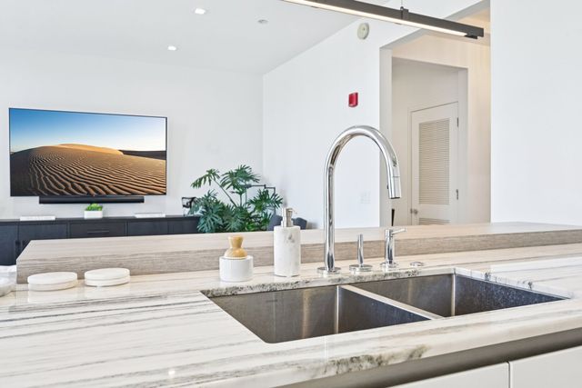 363 E Wacker Drive 2204, Chicago, IL 60601