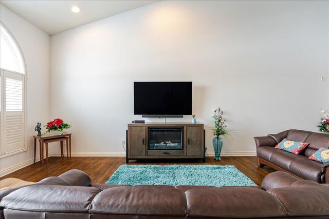 45900 S Stonewood Road, Canton, MI 48187