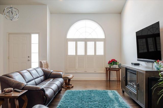 45900 S Stonewood Road, Canton, MI 48187