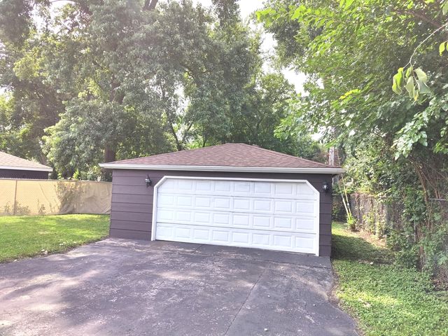 16068 Richmond Avenue, Markham, IL 60428