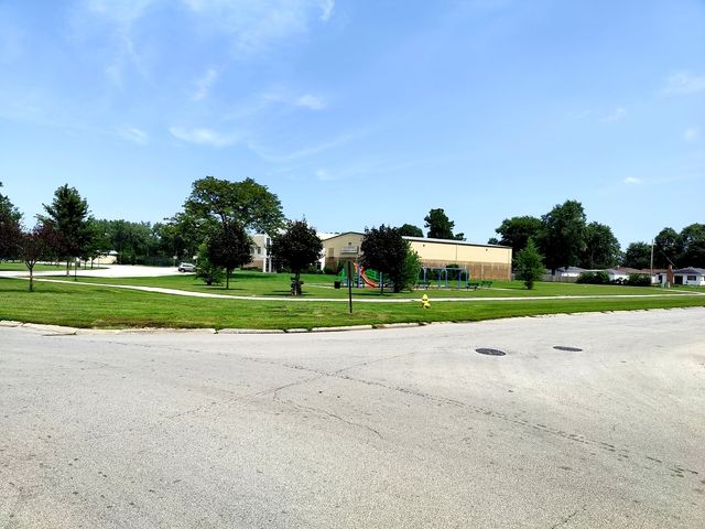 16068 Richmond Avenue, Markham, IL 60428