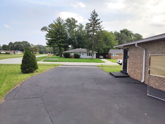16068 Richmond Avenue, Markham, IL 60428