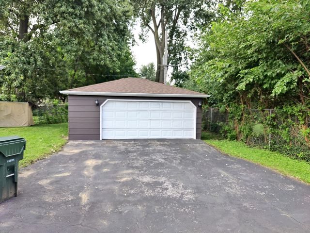 16068 Richmond Avenue, Markham, IL 60428