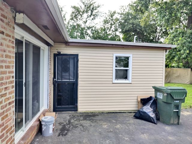 16068 Richmond Avenue, Markham, IL 60428