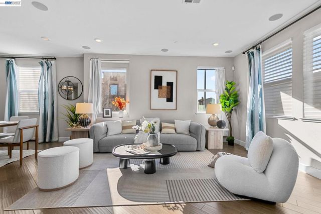 1038 1038 Giacomo Ln, San Jose, CA 95131