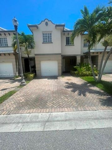 1992 Nassau Dr -, Riviera Beach, FL 33404