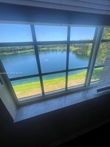 1992 Nassau Dr -, Riviera Beach, FL 33404