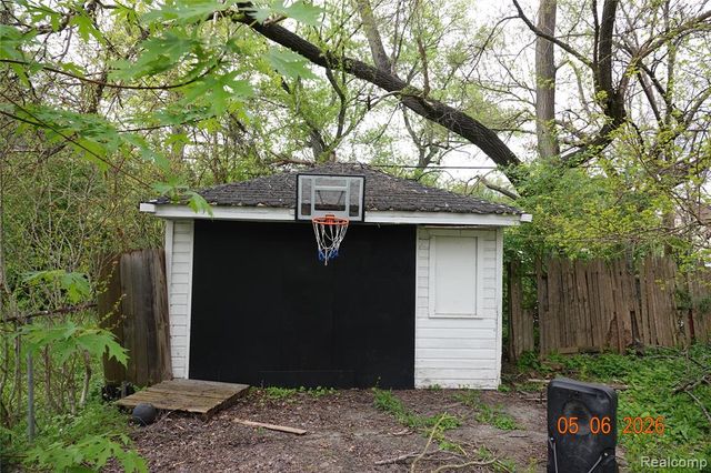 8275 Vaughan Street, Detroit, MI 48228
