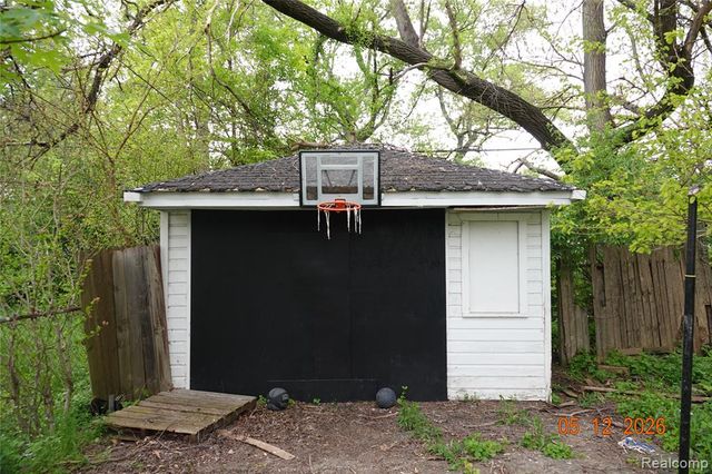 8275 Vaughan Street, Detroit, MI 48228