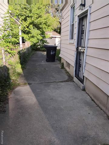 8275 Vaughan Street, Detroit, MI 48228