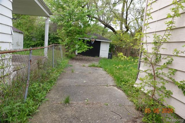 8275 Vaughan Street, Detroit, MI 48228