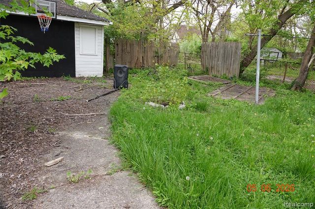 8275 Vaughan Street, Detroit, MI 48228