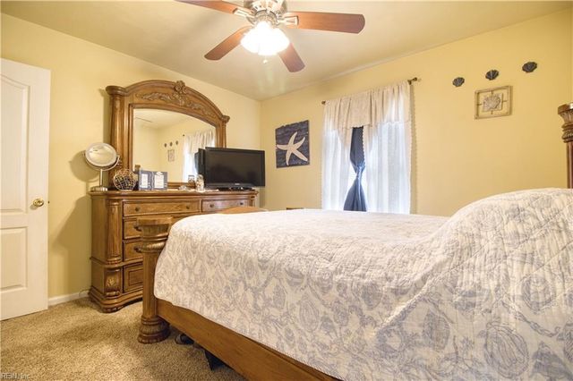 840 Hardwood DR, Chesapeake, VA 23320