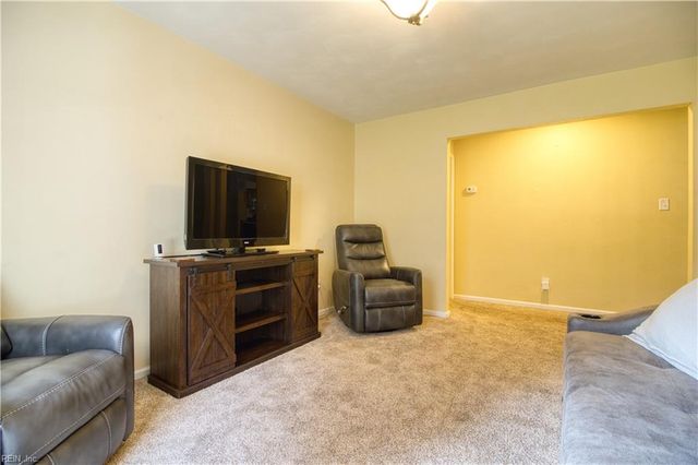 840 Hardwood DR, Chesapeake, VA 23320