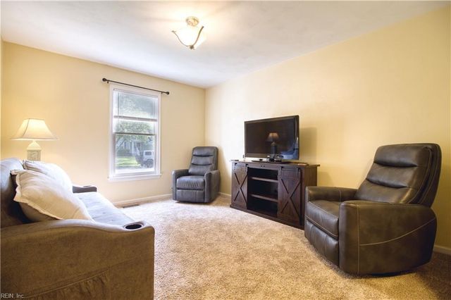 840 Hardwood DR, Chesapeake, VA 23320