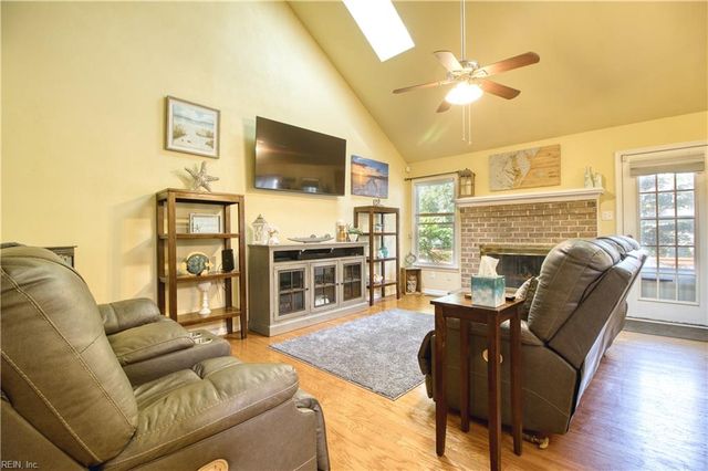 840 Hardwood DR, Chesapeake, VA 23320