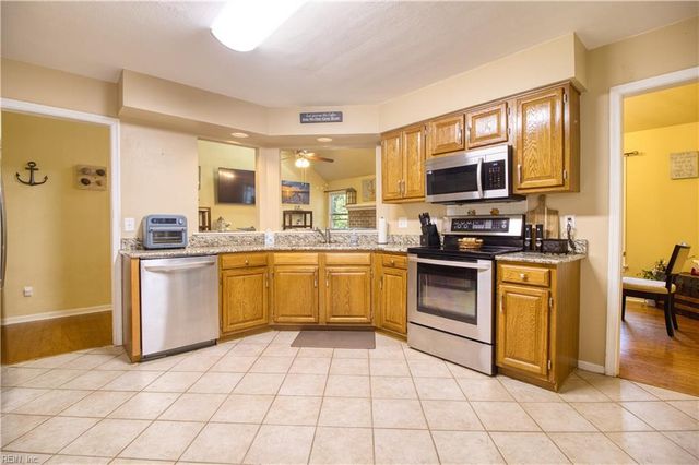 840 Hardwood DR, Chesapeake, VA 23320
